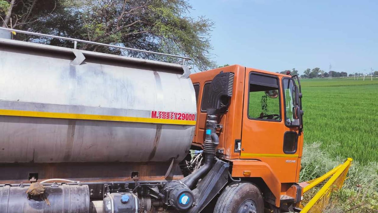 High Speed tanker driver crushed two policemen in Muktsar of Punjab