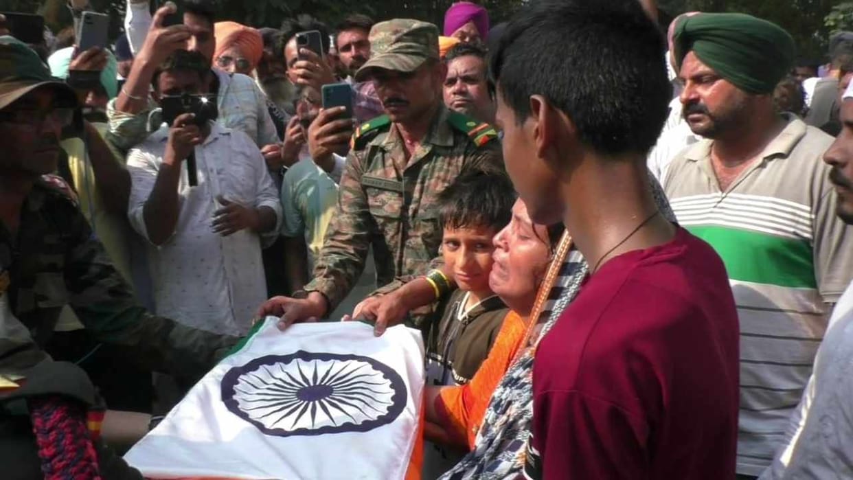 Naib Subedar Ramesh Lal cremated with state honors in Faridkot