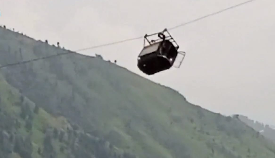 six Pakistan Children among eight stranded mid air in cable car