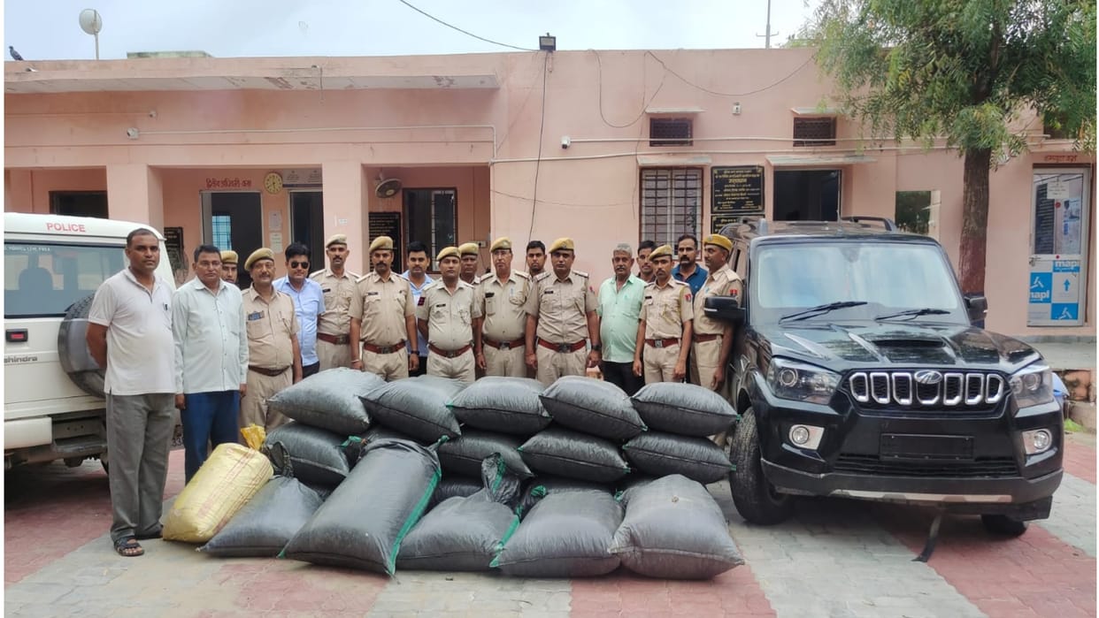 Pali Scorpio full of doda poppy worth 19 lakhs caught police chased then the smugglers ran away