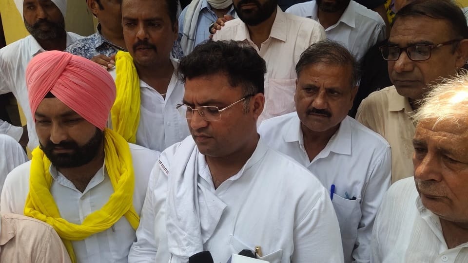 Aam Aadmi Party protests against corruption in Sirsa city council, demands investigation of development works
