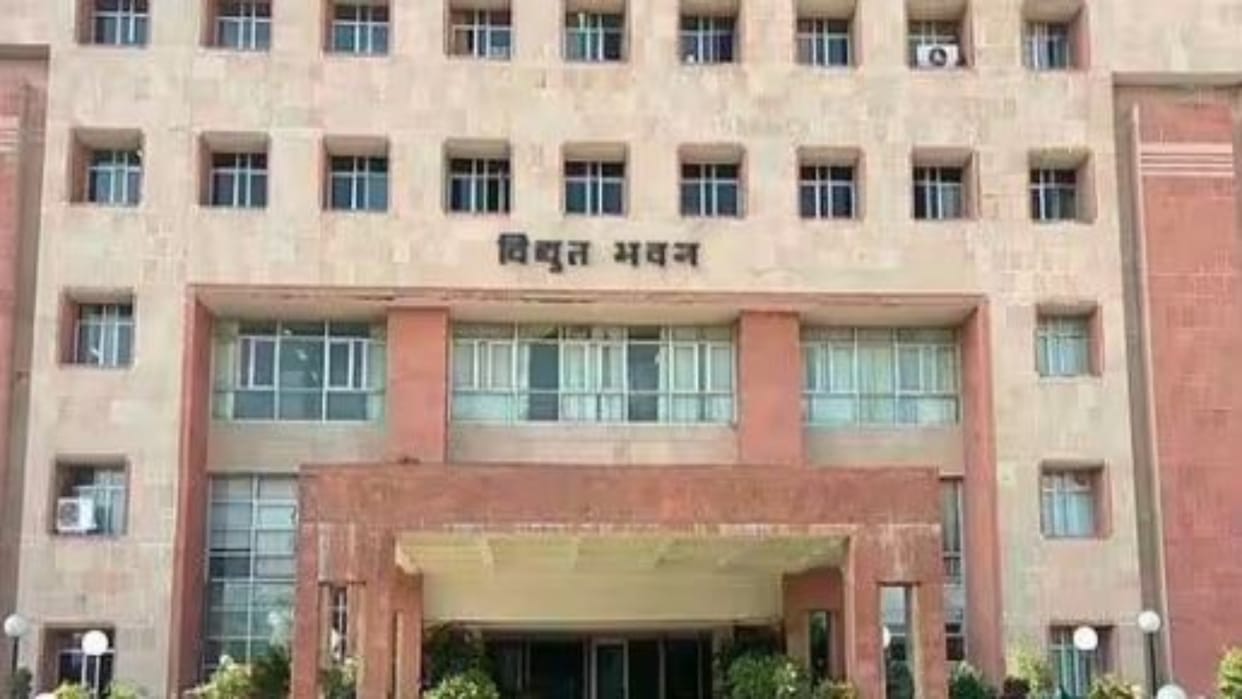 Rajasthan Vidyut Bhavan did not give permission employees are protesting by renting private land