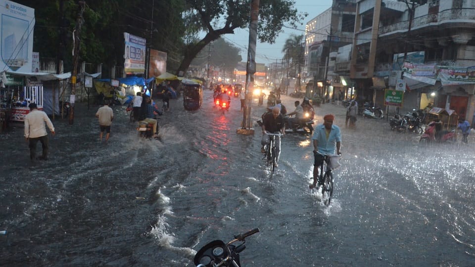 Torrential rain in Aligarh