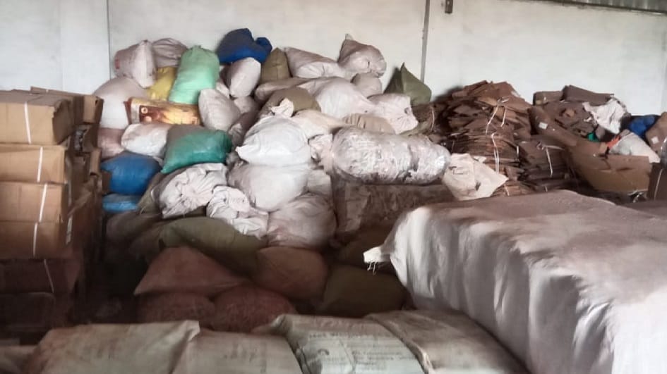 Police raided and seized illegal gutkha and machines in Durg
