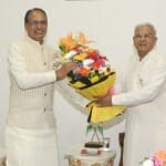 मुख्यमंत्री शिवराज सिंह चौहान ने मंगलवार रात को राज्यपाल मंगूभाई पटेल से मुलाकात की।