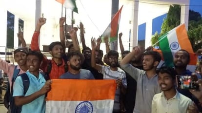 Chandrayaan-3 Moon Landing : चन्द्रयान- 3 के सफल लैंडिंग से बिहार में खुशी की लहर, लोग मना रहे विजयोत्सव Chandrayaan-3 Moon Landing: Wave of happiness in Bihar due to successful landing of Chandrayaan-3.