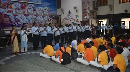 students and teachers pray for successful landing of Chandrayaan 3 in Mathura