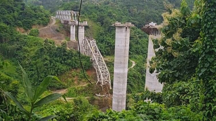 Mizoram Bridge Collapse: मिजोरम में पुल ढहने से मचा हाहाकार, रेलवे ने बताया इस वजह से हुआ बड़ा हादसा