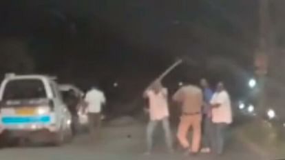 Bhopal Crime: आरक्षक को शराब दुकान के कर्मचारियों ने पीटा, देर तक वाइन शॉप खुली रहने पर थाना प्रभारी निलंबित Bhopal Crime: Liquor shop employees beat constable who came to close the shop