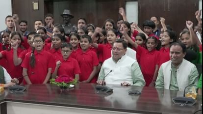 Chandrayaan 3 successful Landing CM watched live telecast with students and congratulations to all