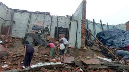 Roof collapsed during rains in Sambhal, nine people buried, three died on spot