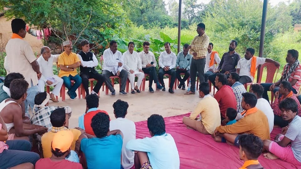 Odisha BJP MLA engaged in probing booth level workers in Jagdalpur