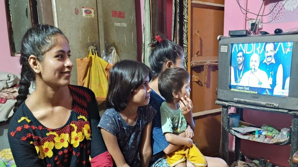 chandrayaan 3 successful landing, atmosphere of happiness in Aligarh