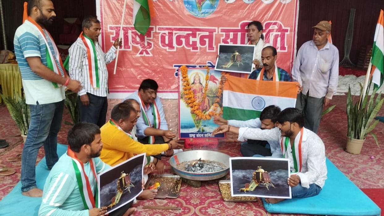 Gorakhpur people pray for Chandrayaan 3 Landing in lunar