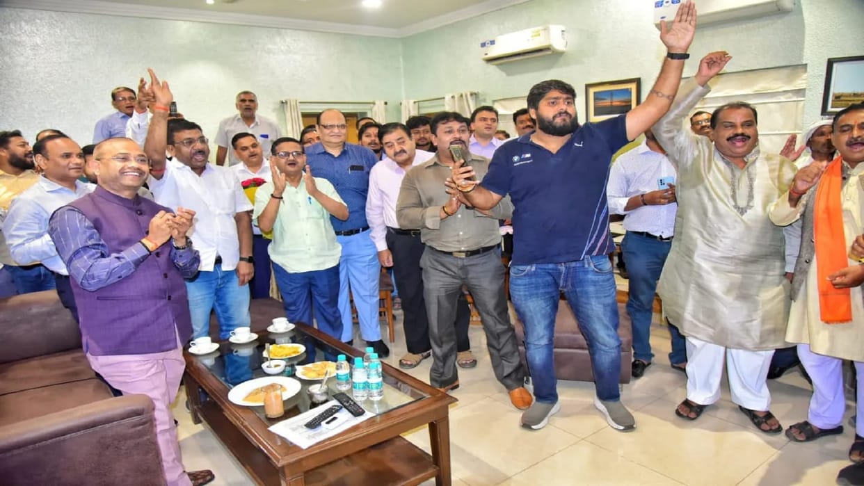 Chandrayaan 3 Landing: Slogans of Bharat Mata Ki Jai raised on Chandrayaan's soft landing