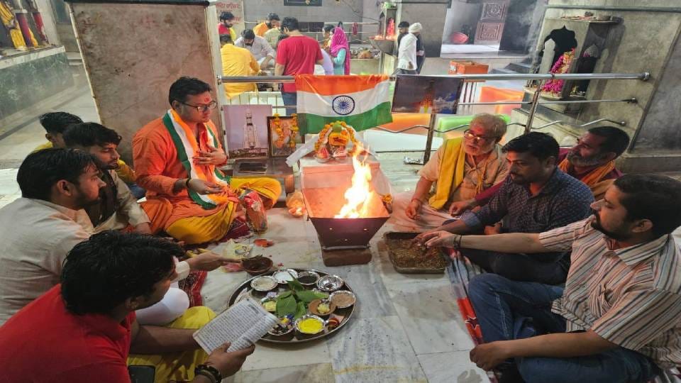 Prayers being performed in temples in Agra for the successful landing of Chandrayaan 3