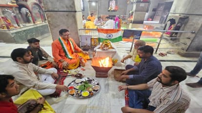 Prayers being performed in temples in Agra for the successful landing of Chandrayaan 3