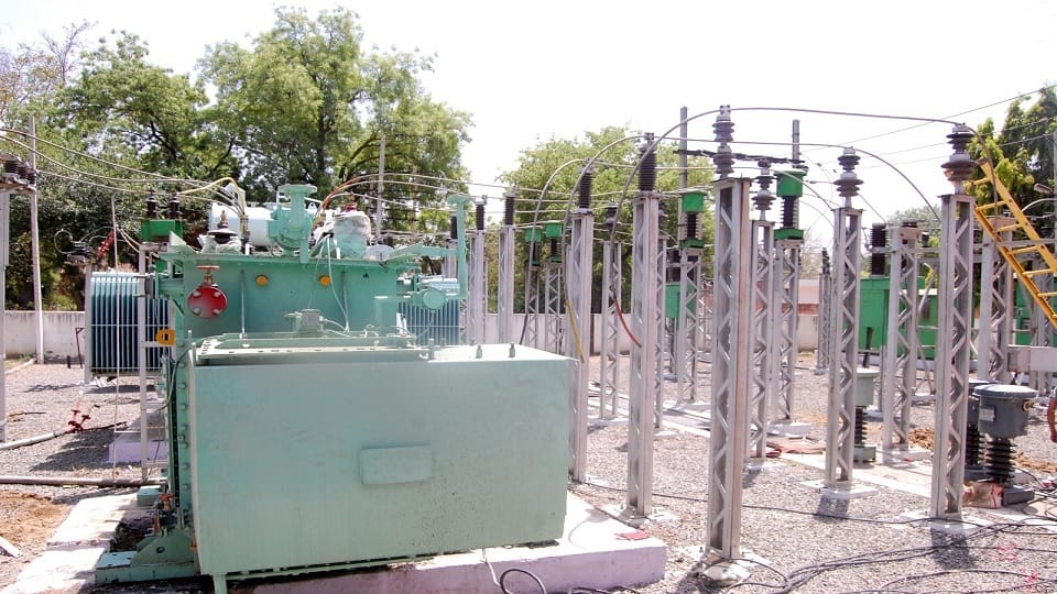 Power cut for five hours at night In Fatehabad, people sitting in humid environment