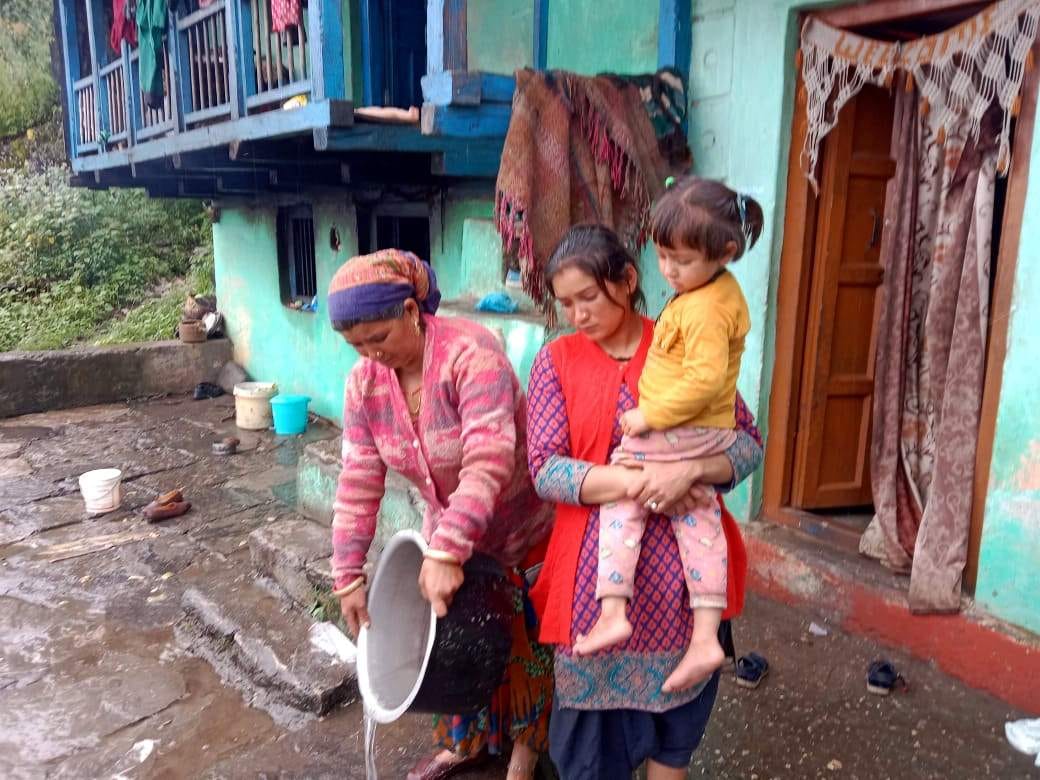 Chamoli Landslide news Debris and water entered Pagano village due to rain seven families left at night