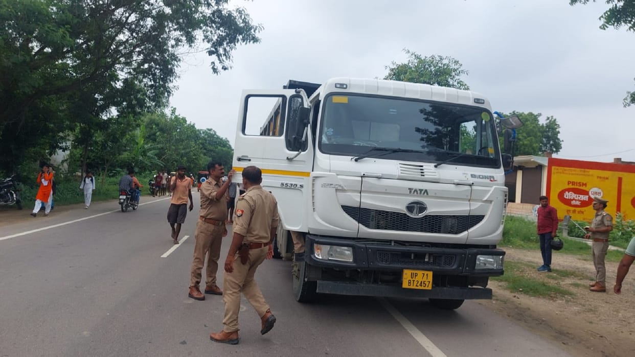 Bike rider dies due to collision with dumper, body kept dragging for 100 meters after getting stuck in wheel