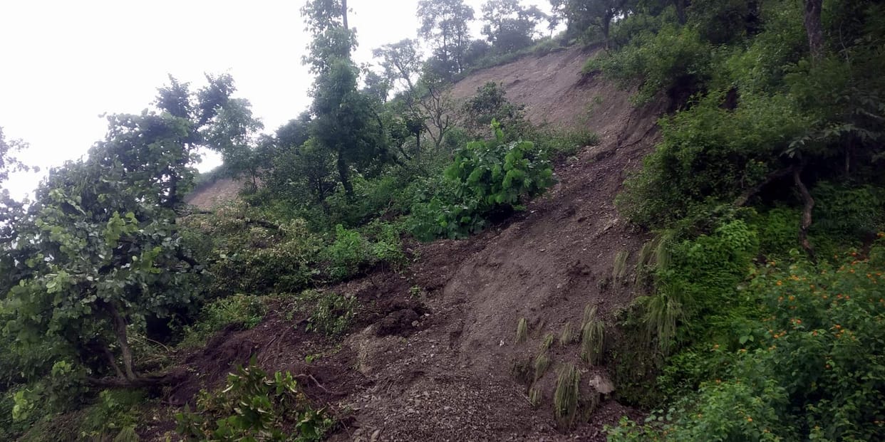 Dehradun Landslide affected buildings of Vikasnagar Jakhan village moved up to 10-25 meters
