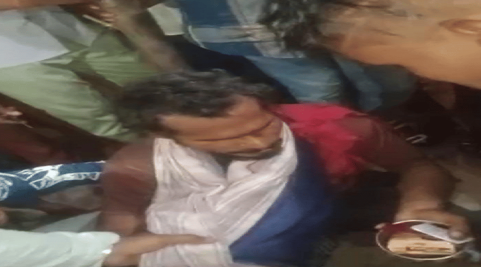 Woman thrashed man who was running away after snatching girl child in Korba