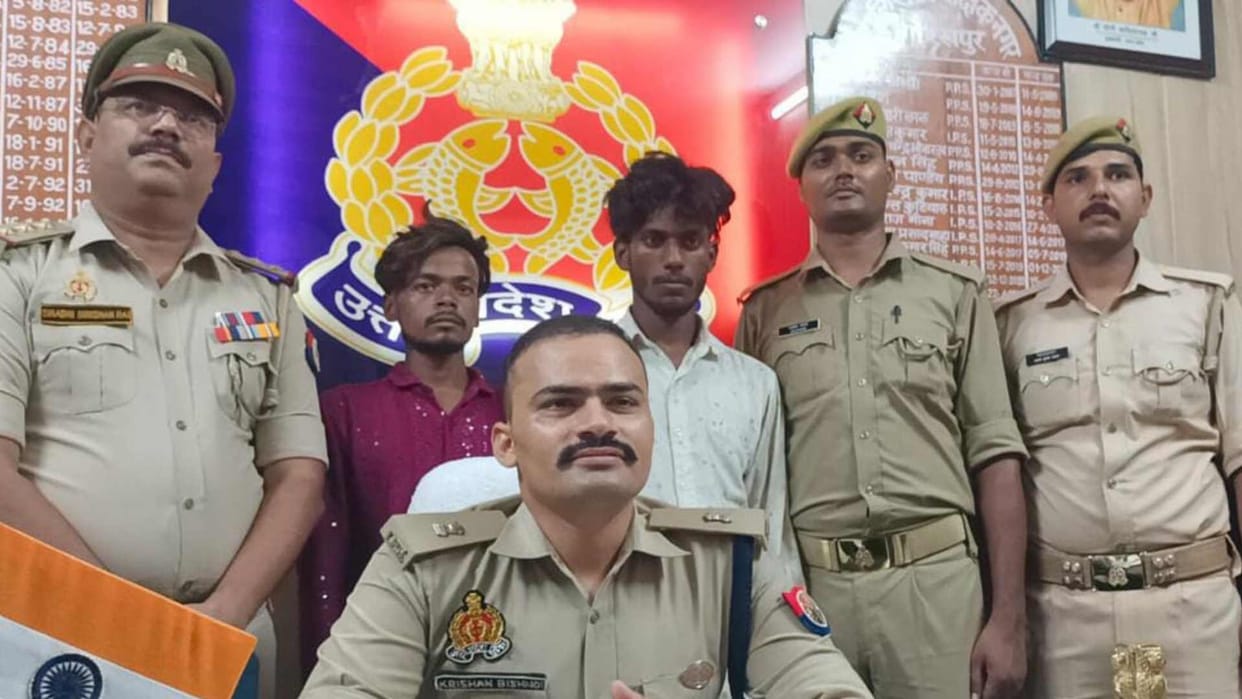 Three miscreants arrested for robbing mobile phones, one minor