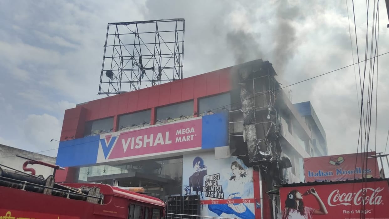 Fire broke out in Vishal mega mart in Vikas nagar Lucknow.