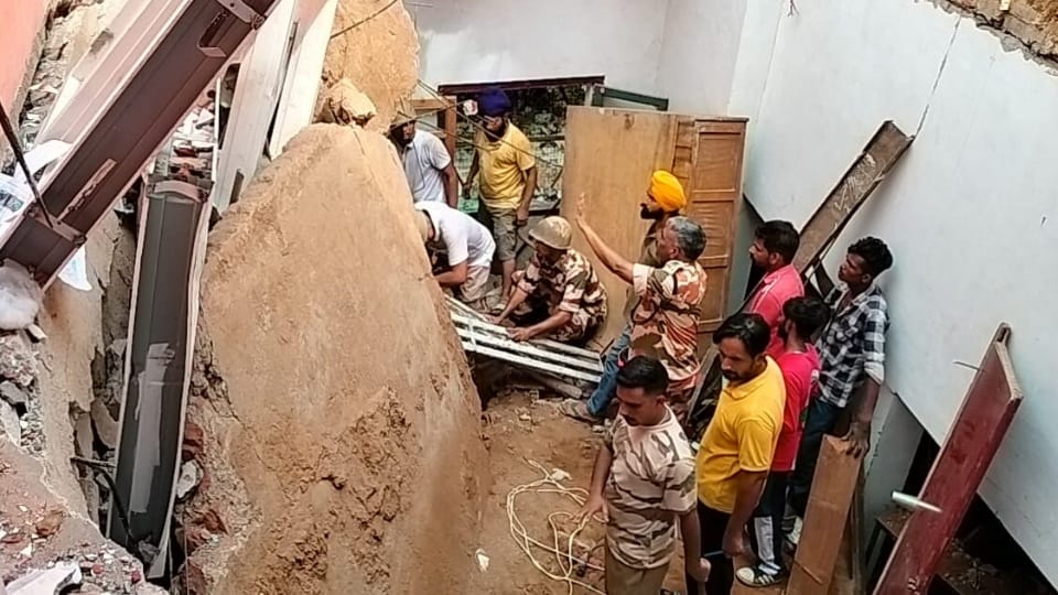 Lanter of Government school building collapsed in baddowal of Ludhiana