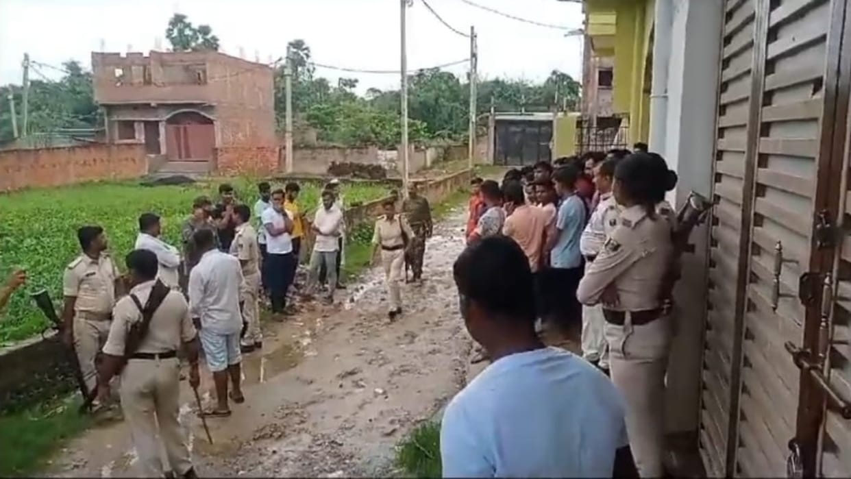 Minor girl left house in love, relatives barged into lover's house and ransacked in Sitamarhi
