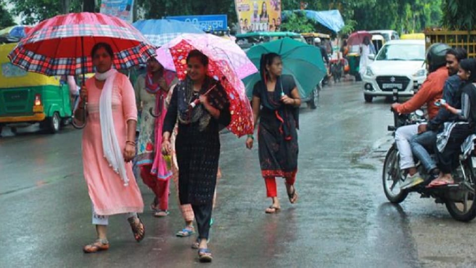 Weather cool due to heavy rain in Moradabad, people got relief from humidity