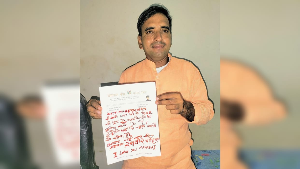MP Politics protest list of BJP candidates Scindia Fans Club president wrote letter in blood to Minister