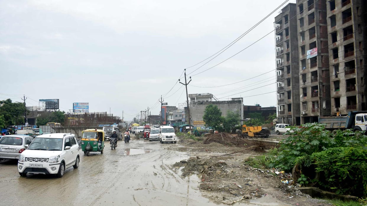 Nausad Padleganj Sixlane road construction in Gorakhpur