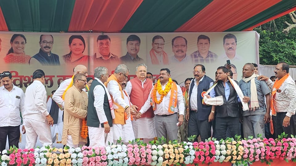Former IAS Neelkanth Tekam joins BJP Om Mathur gives membership