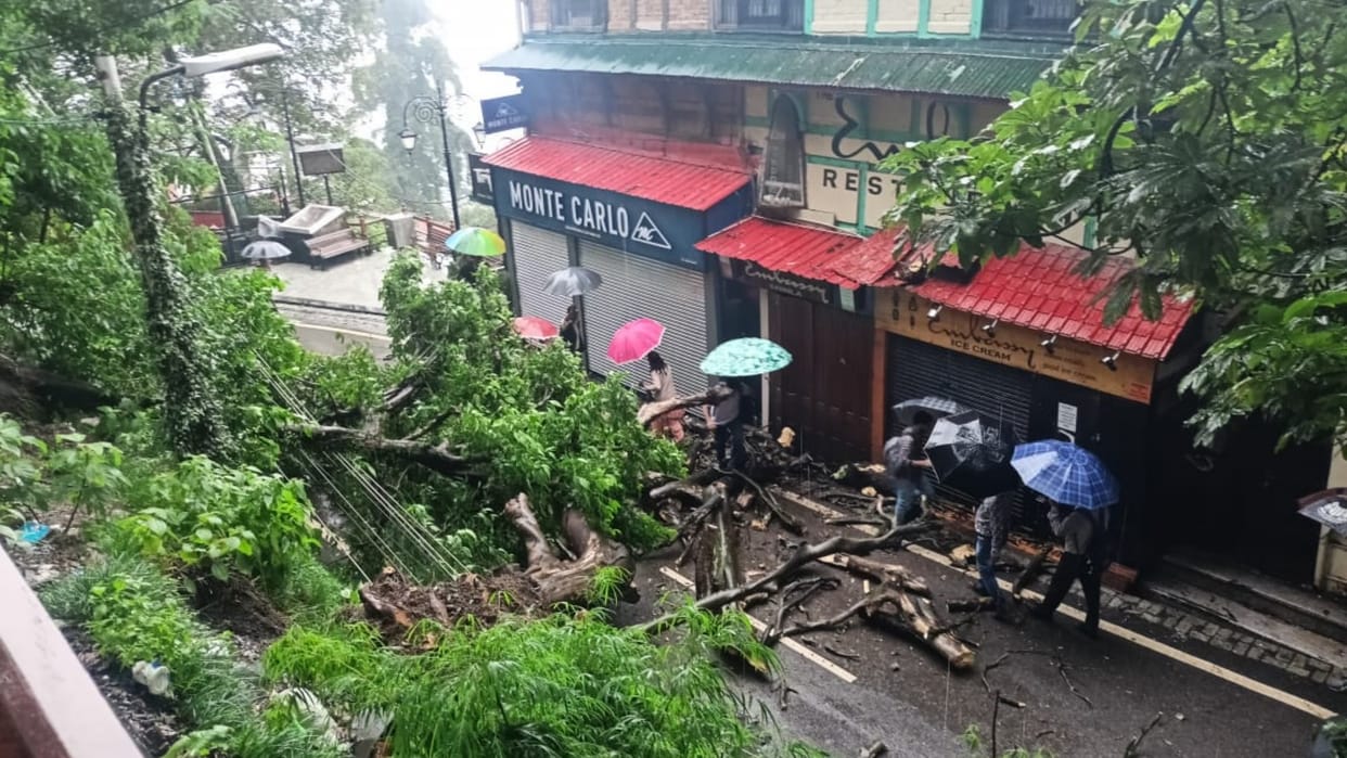 Heavy Rain Himahal Pradesh Many roads closed 3 killed 8 missing and swept away