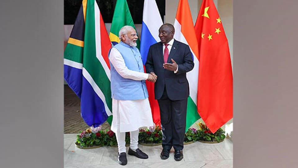 PM Modi respects tricolor during group photo in BRICS Africa President also follows Videos