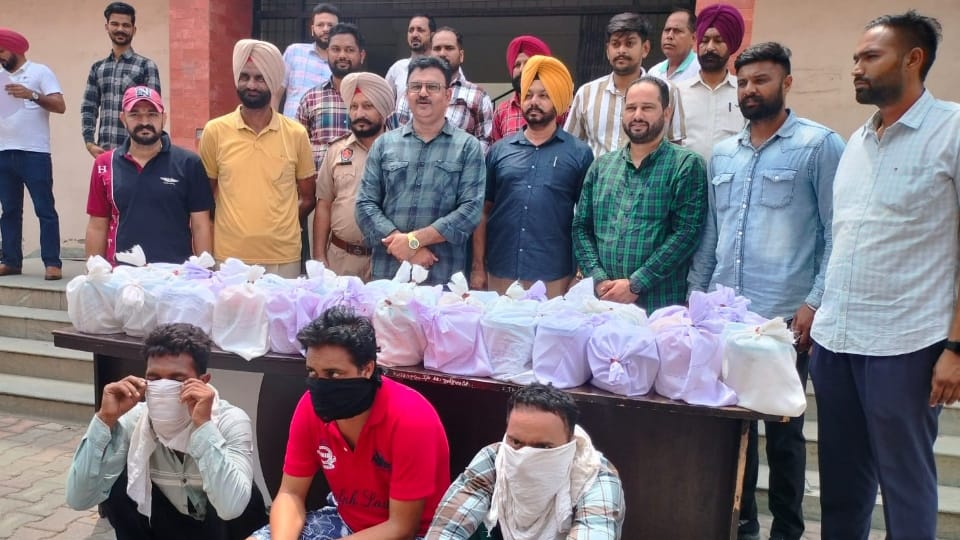 STF arrested three smugglers with heroin in Ramdas sector in Amritsar