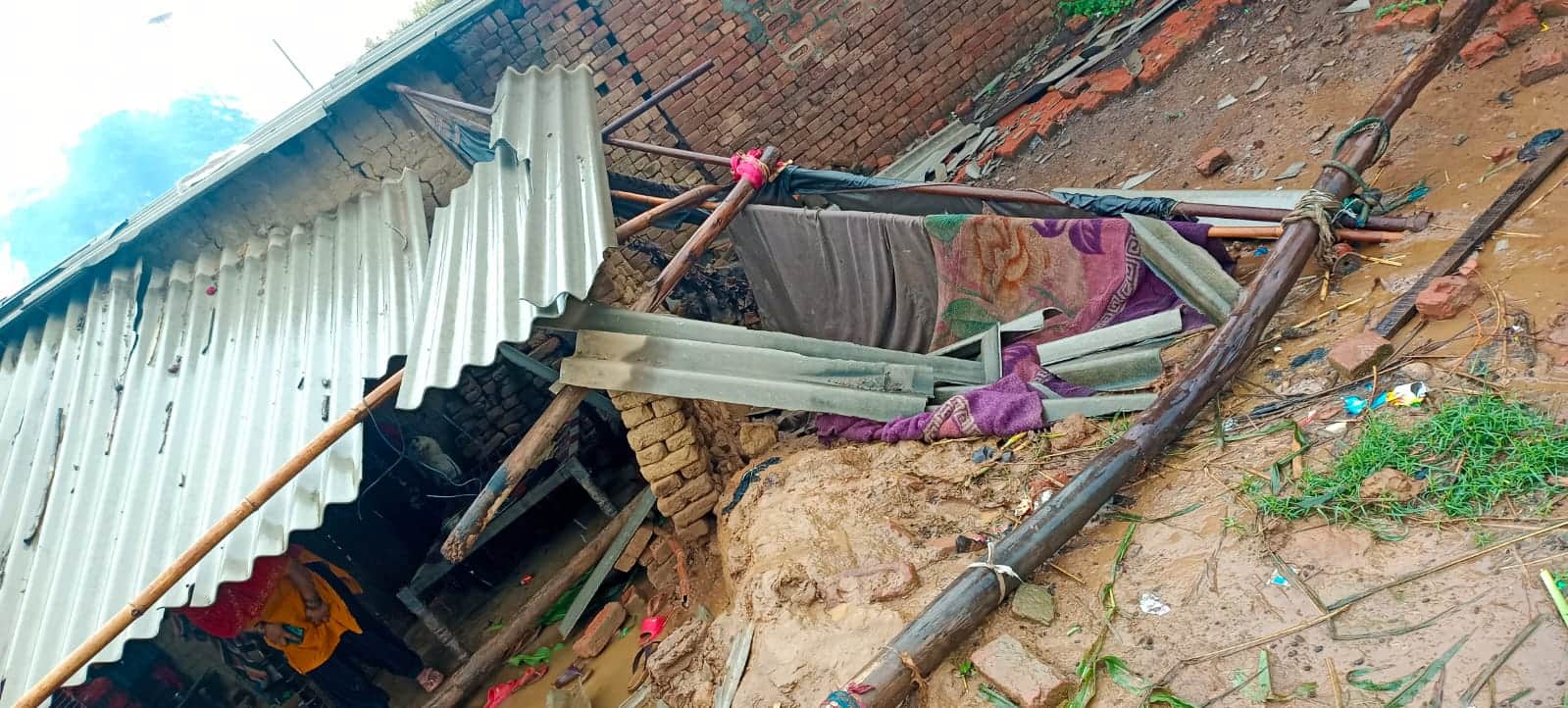 Rain: rain gives  relief from the heat due to rain in western UP, roads submerged, know weather update