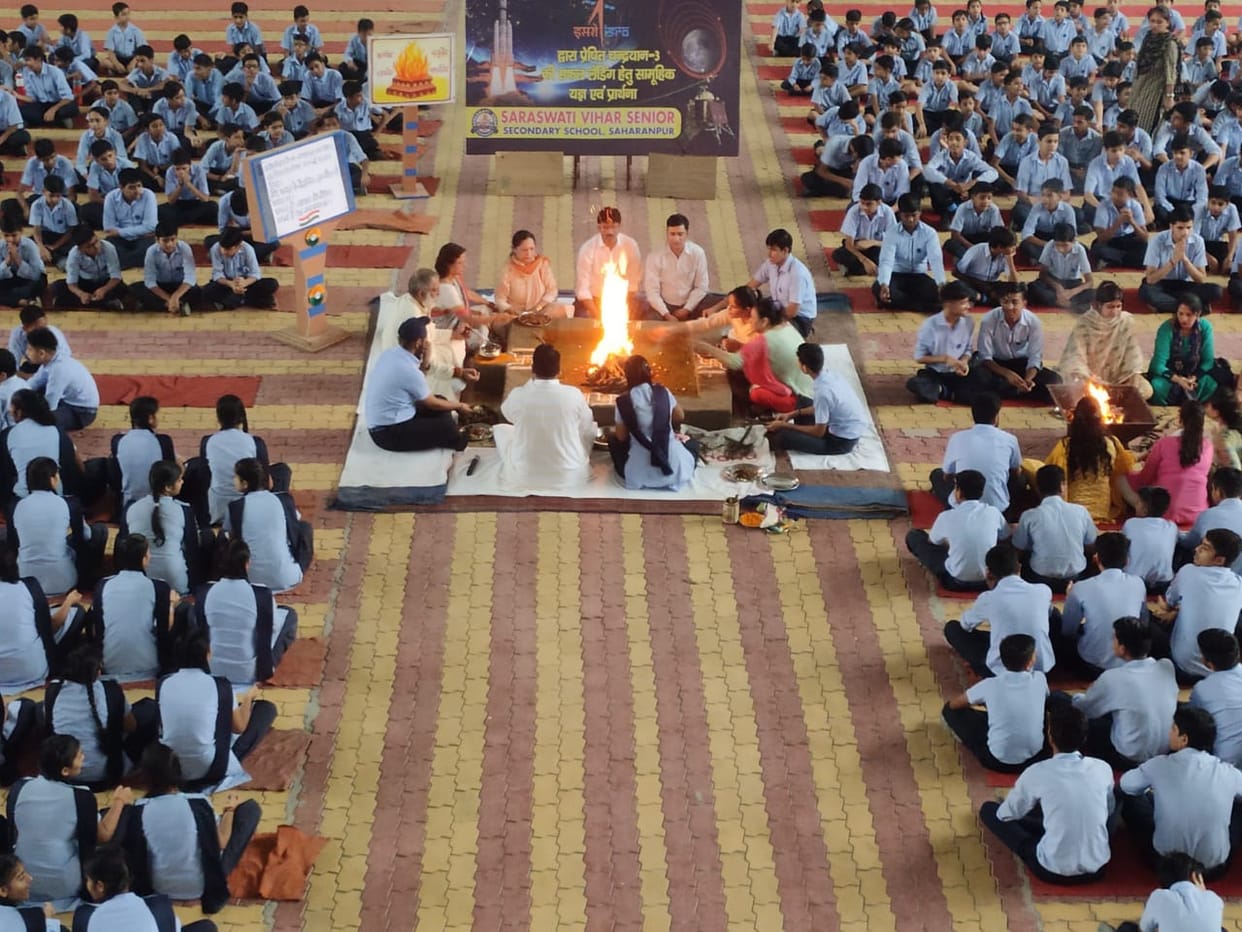 Chandrayaan 3 Landing: Prayers continue for the success of Chandrayaan, People watch live broadcast