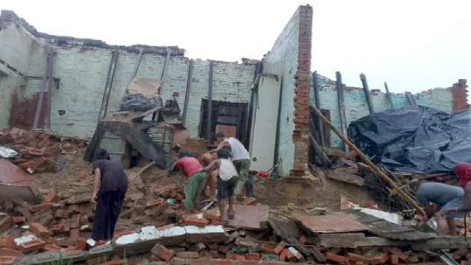 Roof collapsed during rains in Sambhal, nine people buried, three died on spot