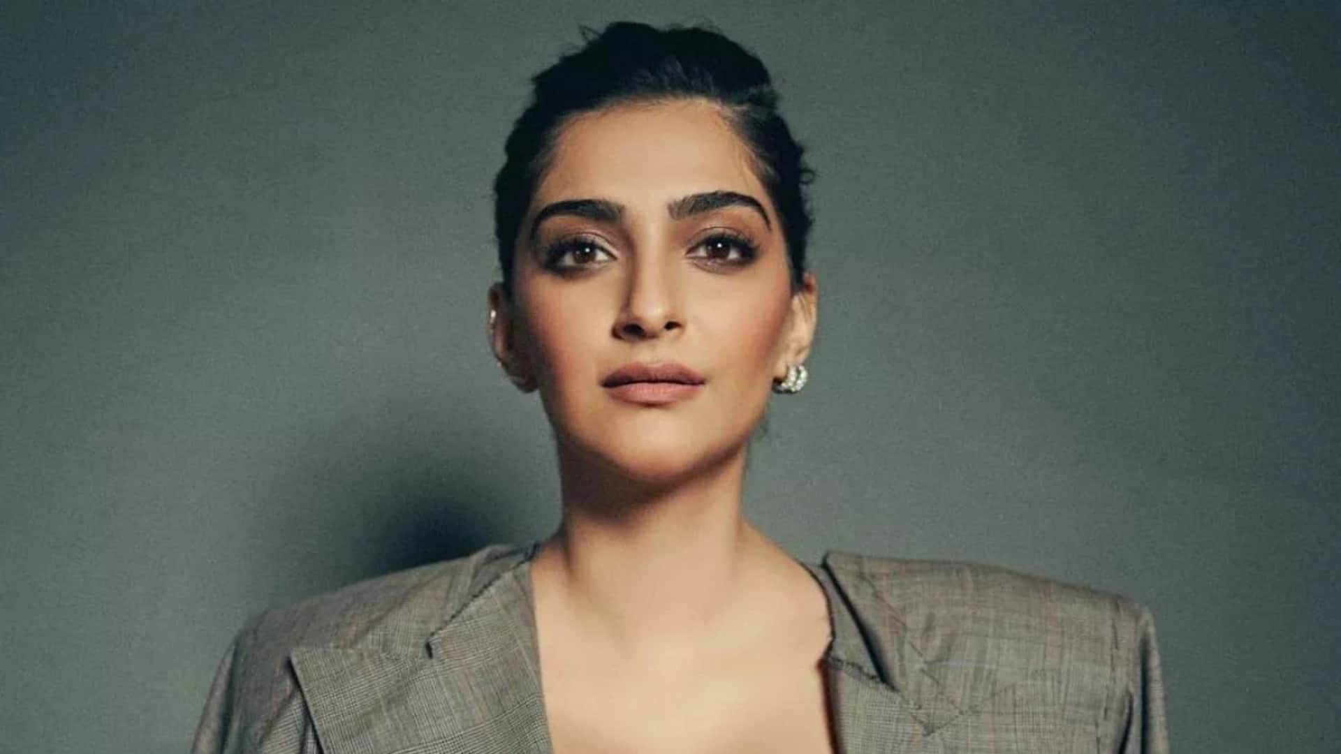 Sonam Kapoor gave credit to her mother for father Anil Kapoor young look and fitness know what she says
