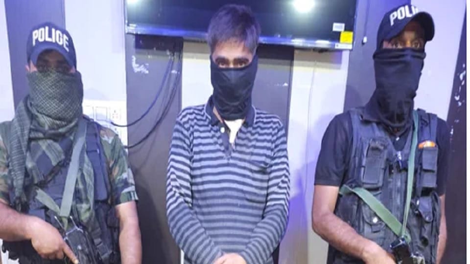 Lashkar terrorist associate arrested in Shopian