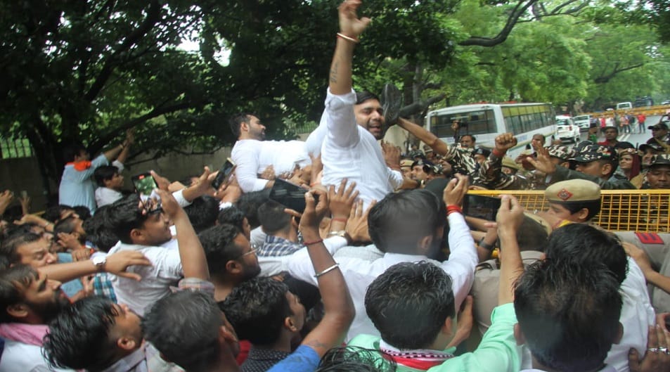 BJP workers protest against Kejriwal government in Delhi