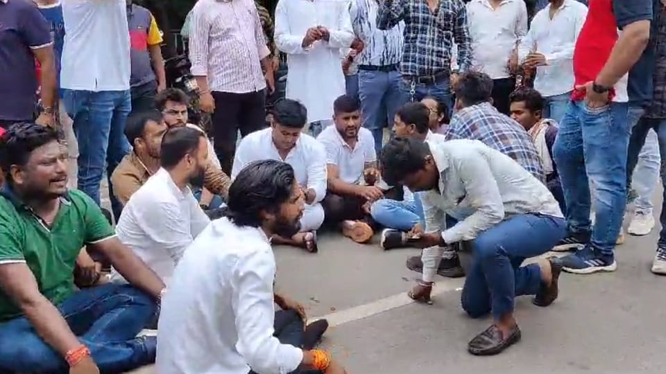 Youth Congress angry with raid on CM political advisor house