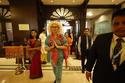 G-20 Summit Royal welcome to foreign guests who arrived at Varanasi airport