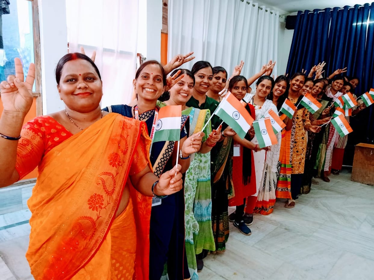 Chandrayaan 3 vikram lander successful landing varanasi echoed with Har Har Mahadev,