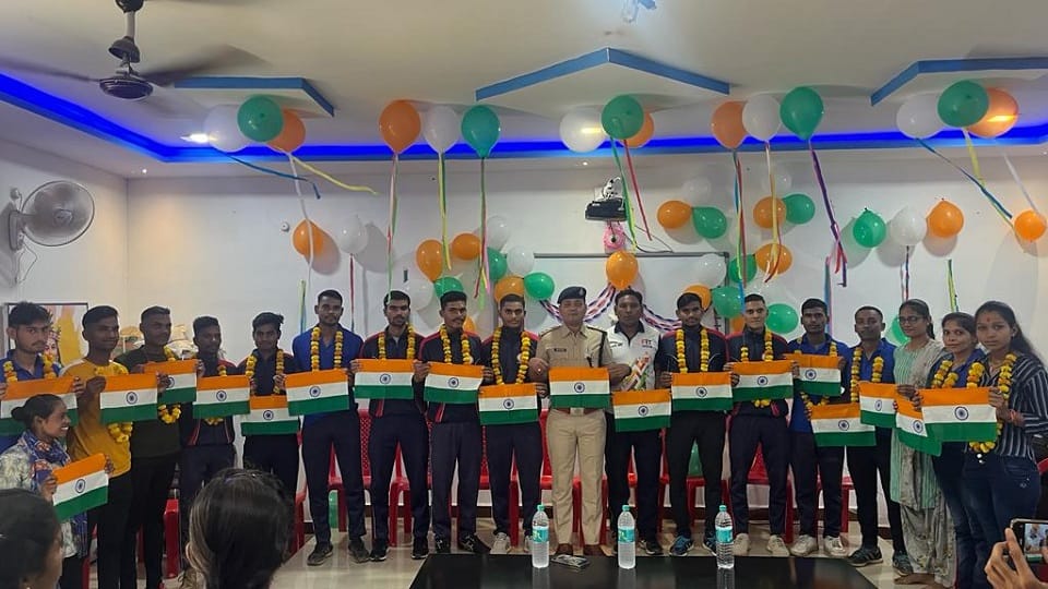 Free training given to youth for recruitmen in Kabirdham
