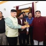 राजमार्ग मंत्री नितिन गडकरी से मुलाकात करते चैंबर अध्यक्ष राजेश गोयल
