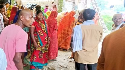 Woman and grand daughter died due to snake bite in ghazipur who came in Trayodshah