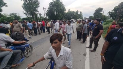 Uncontrollable truck trampled three people in Pilibhit s Puranpur two died